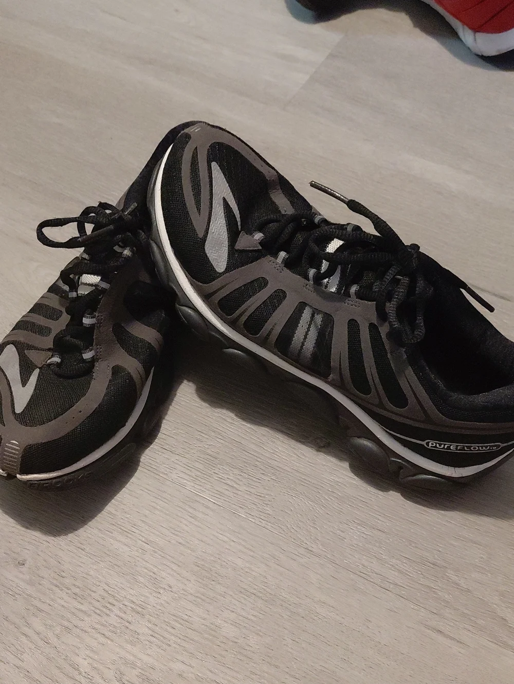 Men's Athletic Lace-Up Running Shoes - Black & Gray
